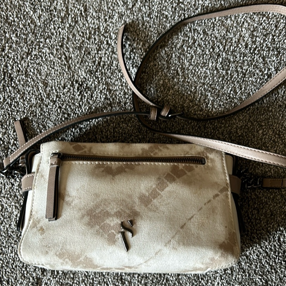 Simply Vera Wang cross body pocketbook.